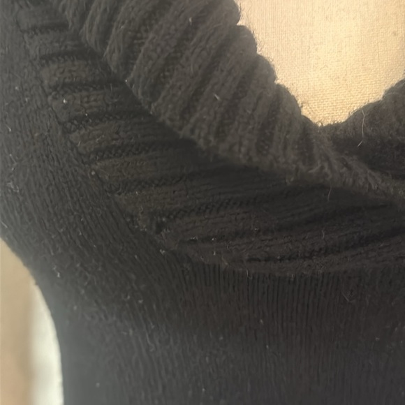 Guess black sweater with front pocket - Picture 8 of 8